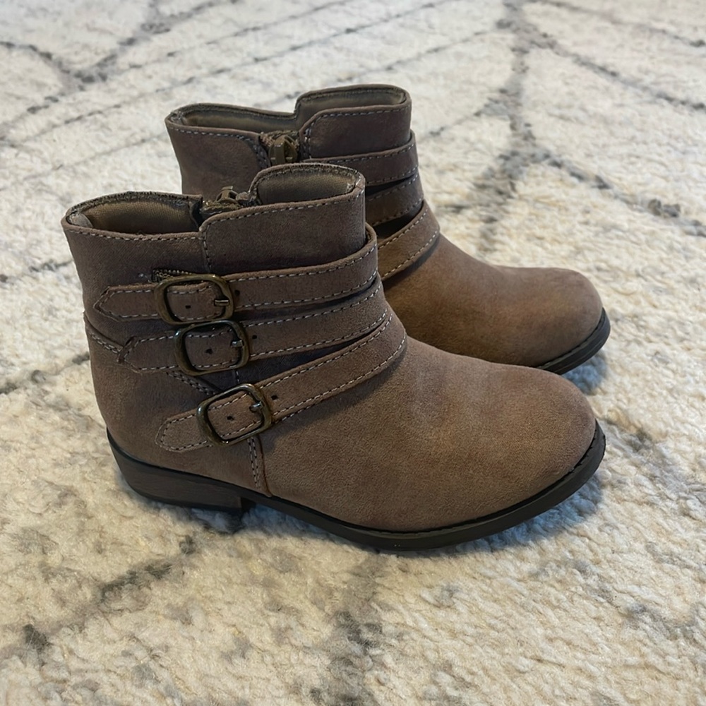 Toddler girl size 9 tan boot-falls creek